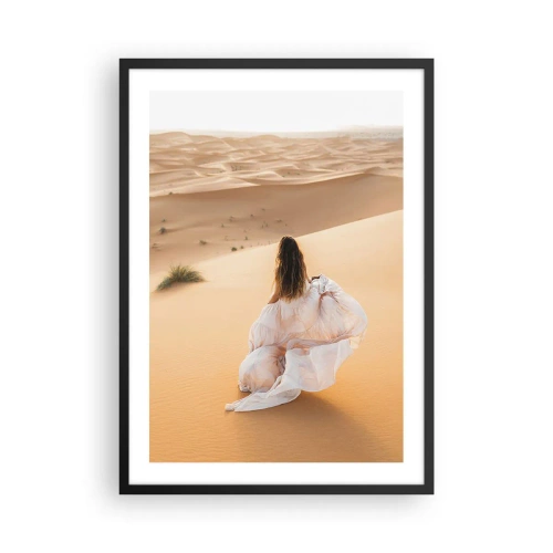 Plagát v čiernom ráme - Žena v splývavých šatách v púšti - 50x70cm - Útek na slobodu - Moderná nástenná dekorácia do obývacej izby a spálne ARTTOR