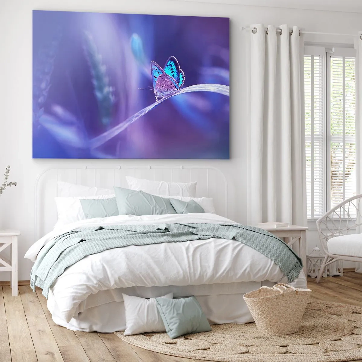 Obraz na plátne - Jemný modrý motýľ na stonke vo fialovom svetle - 70x50cm - Klenot prírody - Moderná nástenná dekorácia do obývacej izby a spálne ARTTOR