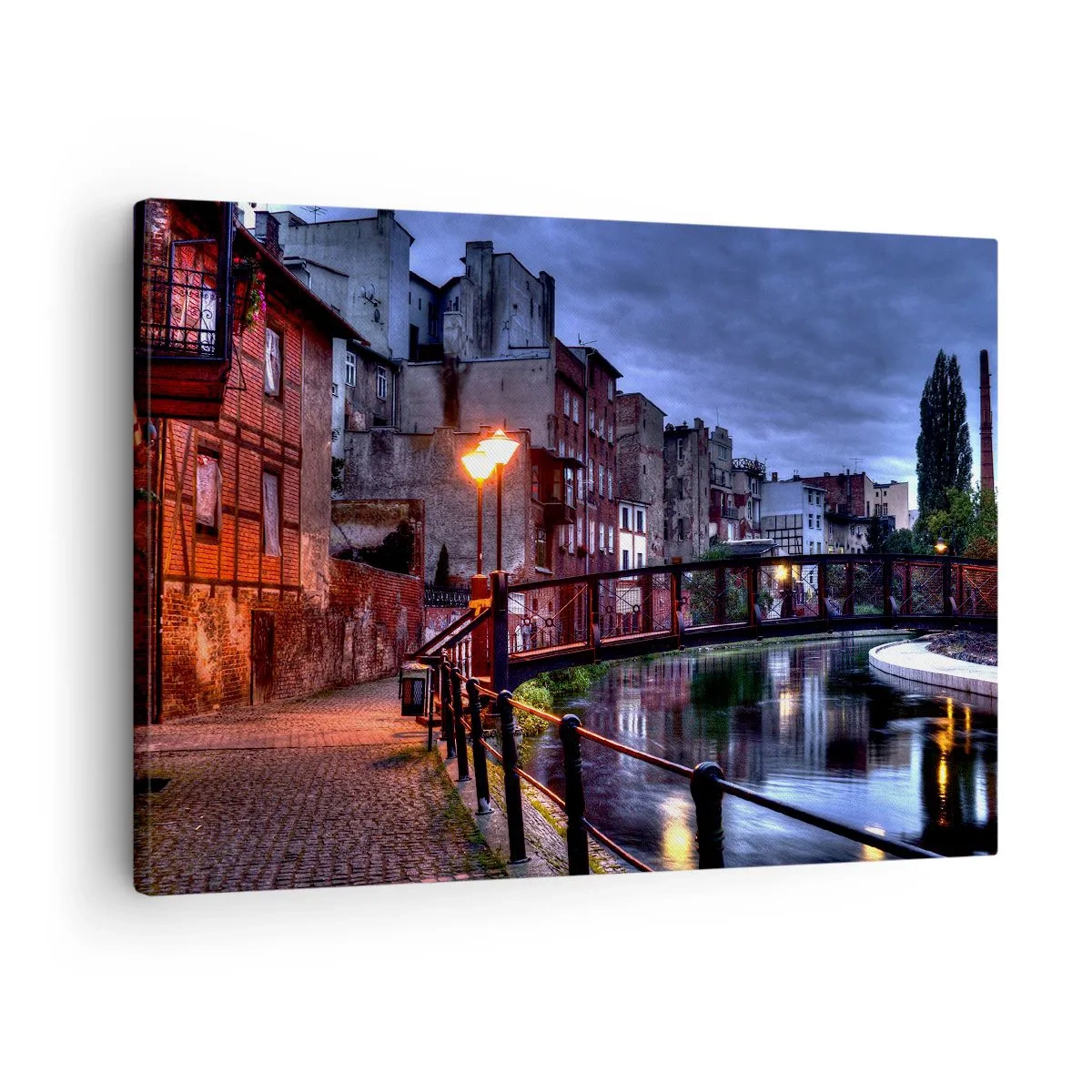 Obraz na plátne - Večerný pohľad na činžiakové domy a most cez kanál - 70x50cm - Takú Bydgoszcz si nepoznal - Moderná nástenná dekorácia do obývacej izby a spálne ARTTOR