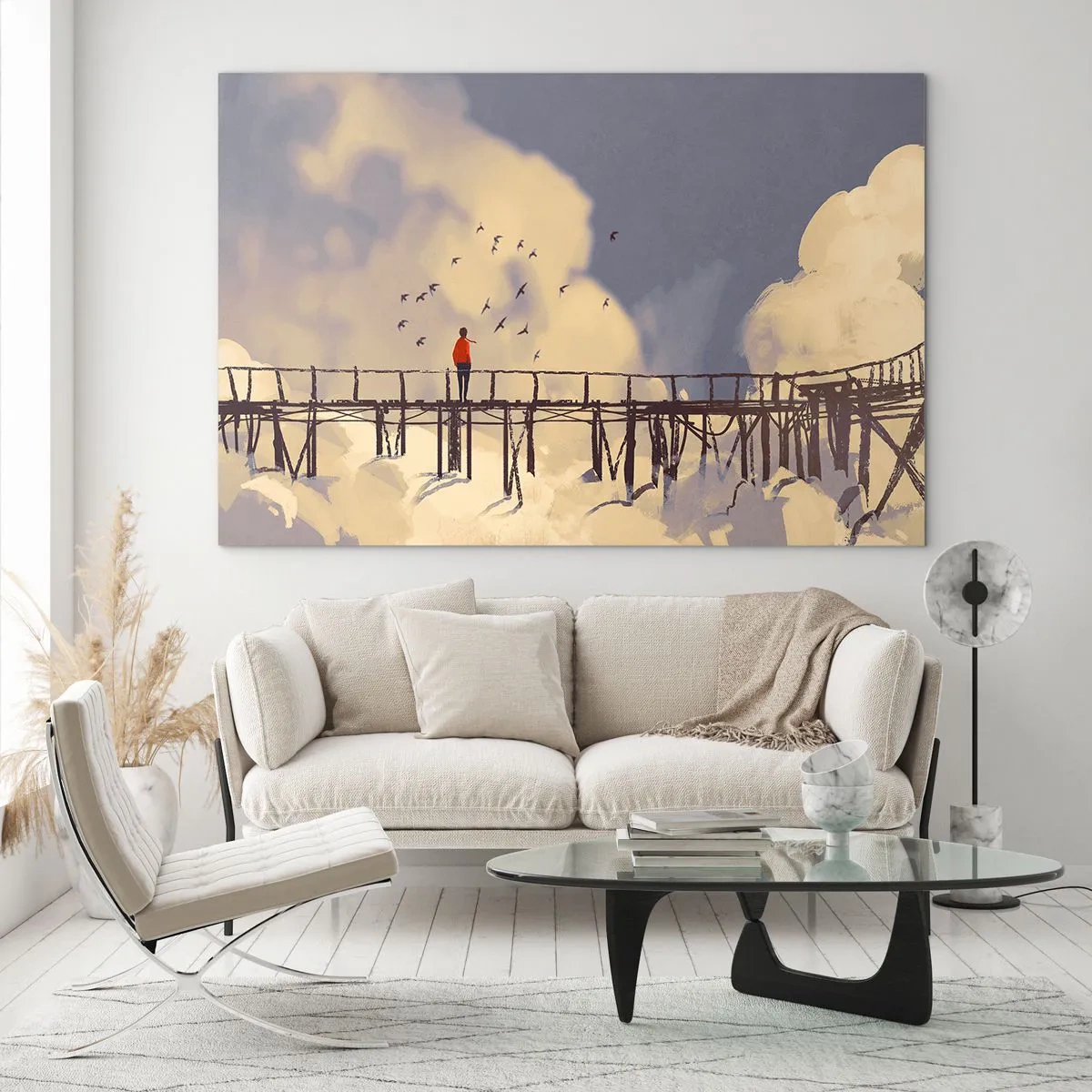 Obraz na skle - Muž na drevenom moste obklopený oblakmi - 70x50cm - Modrý stesk - Moderná nástenná dekorácia do obývacej izby a spálne ARTTOR